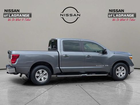 Used 2019 Nissan Titan SV RWD image 4