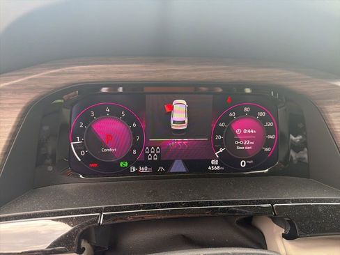 Used 2025 Volkswagen Atlas SEL Premium R-Line image 9