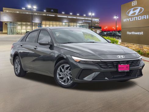 Certified 2024 Hyundai Elantra SEL FWD image 3