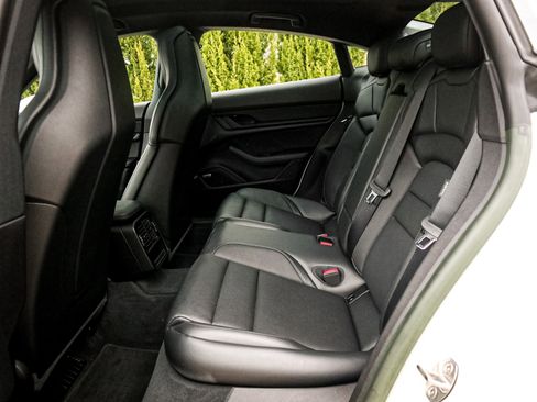 Used 2023 Porsche Taycan 4S image 31