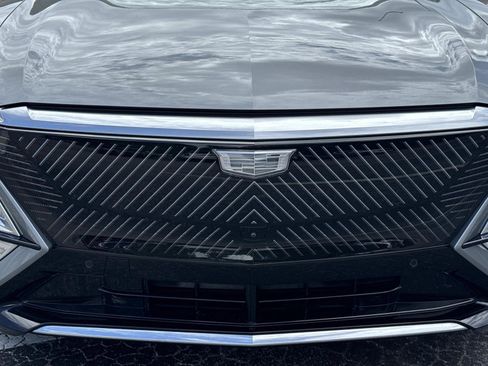 Used 2025 Cadillac Lyriq Luxury w/ LPO, Floor Liner Package AWD/4WD image 8