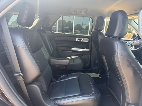 Used 2021 Ford Explorer Limited w/ Equipment Group 301A AWD/4WD image 16
