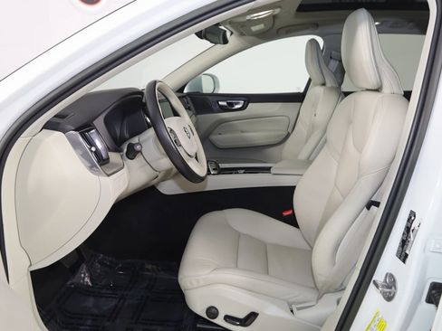 Used 2023 Volvo XC60 B5 Plus w/ Climate Package image 12