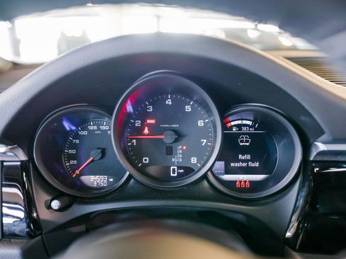 Certified 2021 Porsche Macan image 15