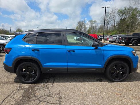 New 2026 Volkswagen Taos SE AWD/4WD image 3