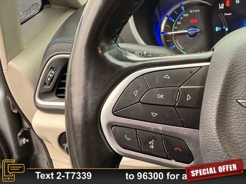 Used 2021 Chrysler Pacifica Touring-L image 17
