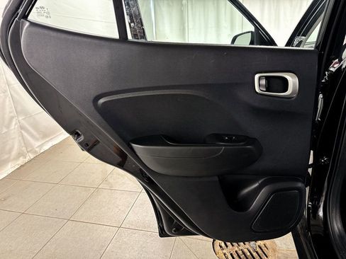 Used 2020 Hyundai Venue SE image 14