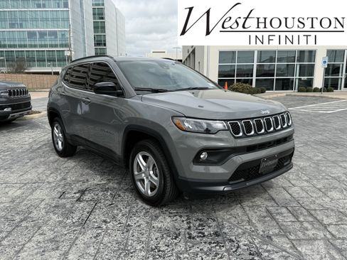 Used 2024 Jeep Compass Latitude image 1