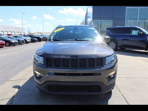 Used 2019 Jeep Compass Latitude FWD image 2