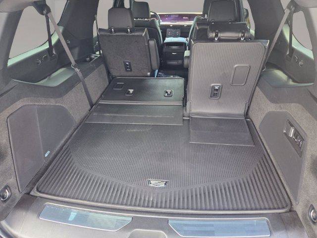 New 2026 Cadillac Escalade ESV Luxury w/ LPO, Radiant Package AWD/4WD image 20