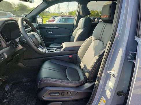 New 2025 Honda Pilot TrailSport image 9