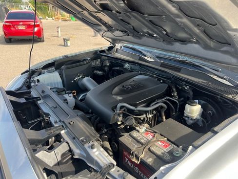 Used 2019 Toyota Tacoma SR5 AWD/4WD image 37