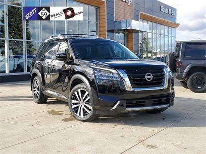 Used 2025 Nissan Pathfinder Platinum w/ Cargo Package