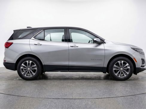 Used 2025 Chevrolet Equinox LT FWD image 11