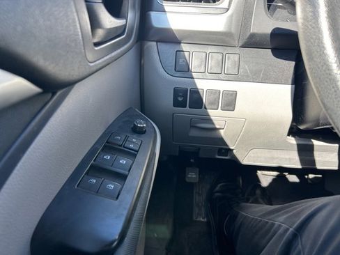 Used 2019 Toyota Highlander LE image 14