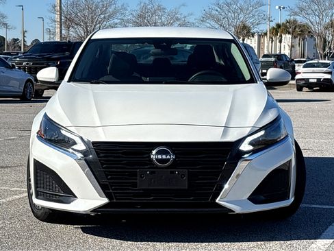 Used 2023 Nissan Altima 2.5 SV image 2