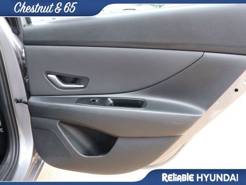 Certified 2024 Hyundai Elantra Limited FWD image 12