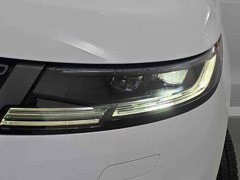 New 2026 Land Rover Range Rover Sport SE image 32