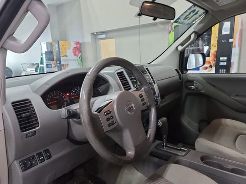 Used 2013 Nissan Frontier SV image 8