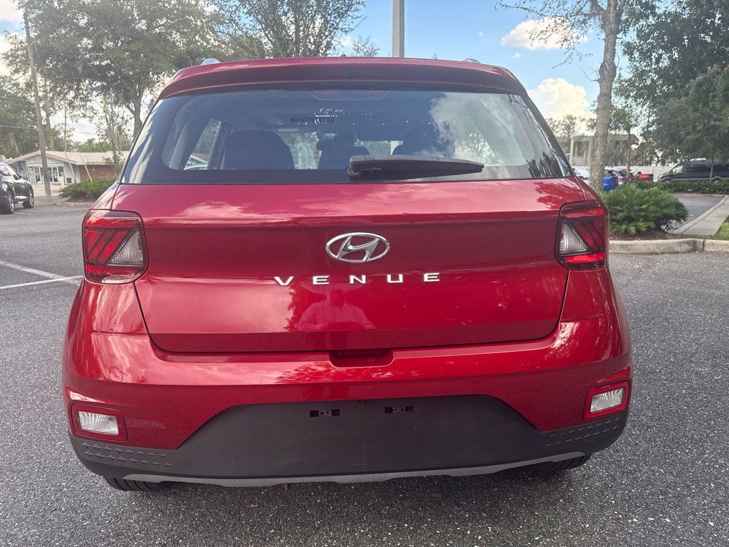 Used 2025 Hyundai Venue SEL FWD image 6