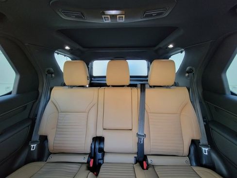 Used 2023 Land Rover Discovery Metropolitan Edition image 20