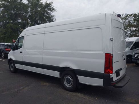 Used 2022 Mercedes-Benz Sprinter 2500 image 4