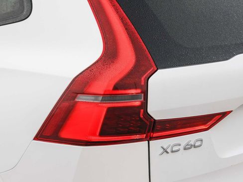 Used 2026 Volvo XC60 B5 Plus w/ Climate Package PRO AWD/4WD image 12
