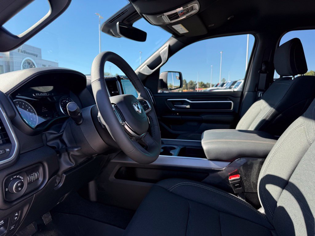 Used 2025 RAM 1500 Big Horn AWD/4WD image 4