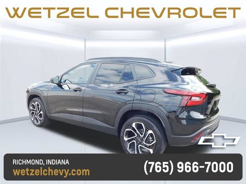 Used 2026 Chevrolet Trax RS FWD image 5
