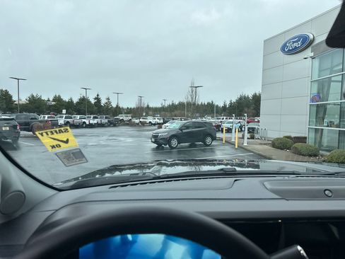 Used 2025 Ford F350 Lariat w/ Camper Package image 13