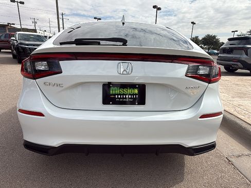 Used 2024 Honda Civic Sport image 6