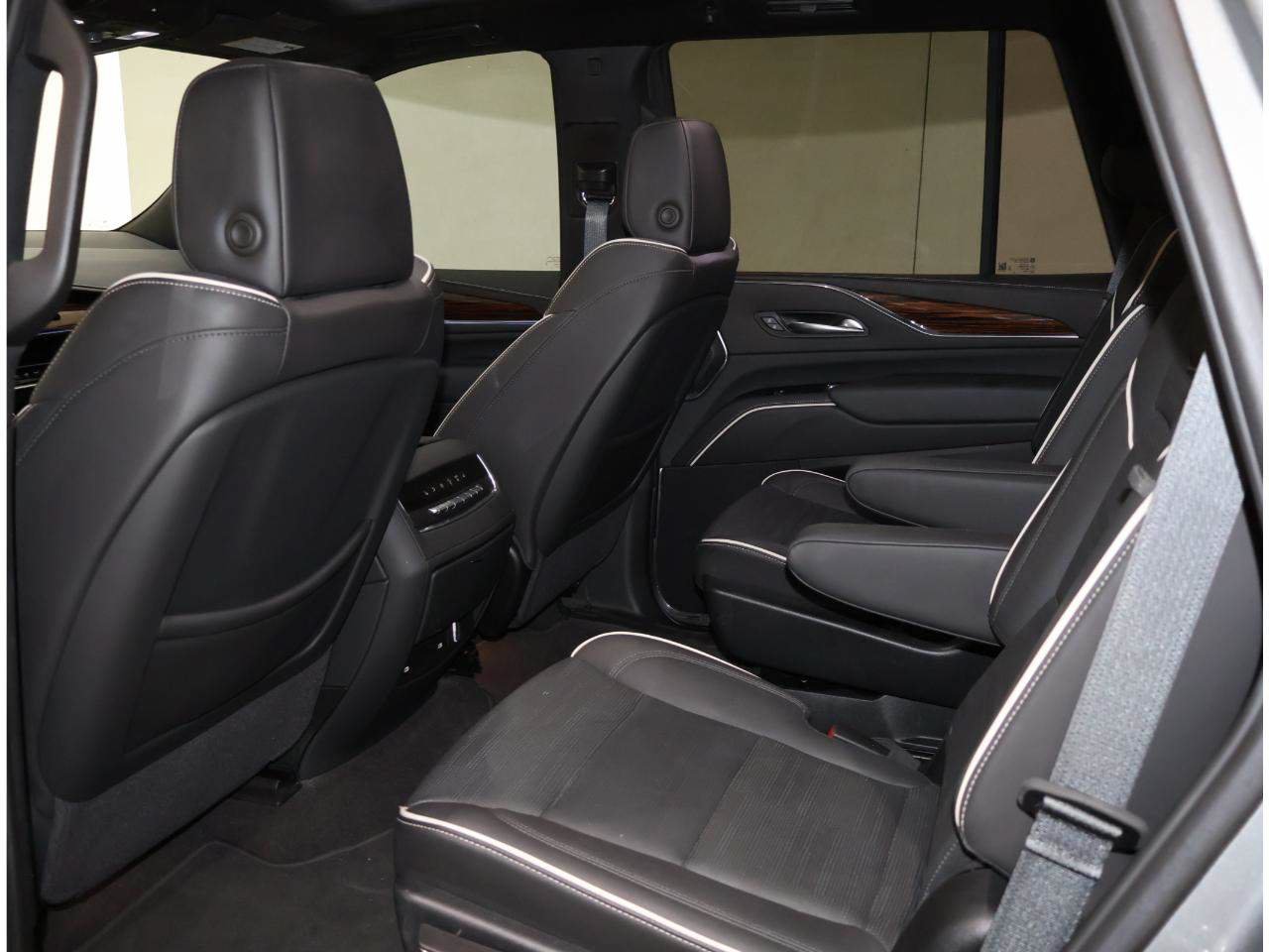 Used 2024 Cadillac Escalade Premium Luxury w/ Performance Package AWD/4WD image 13