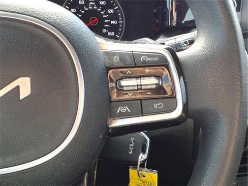Used 2023 Kia Sorento LX image 16