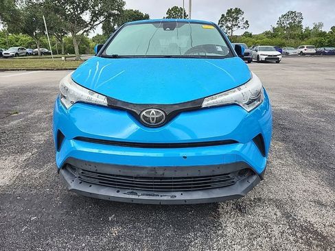 Used 2019 Toyota C-HR XLE FWD image 11