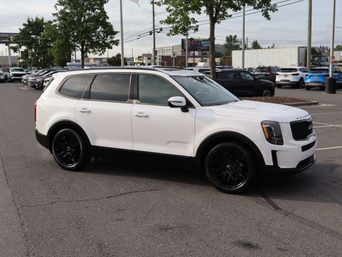 Used 2022 Kia Telluride EX w/ EX Premium Package AWD/4WD image 2