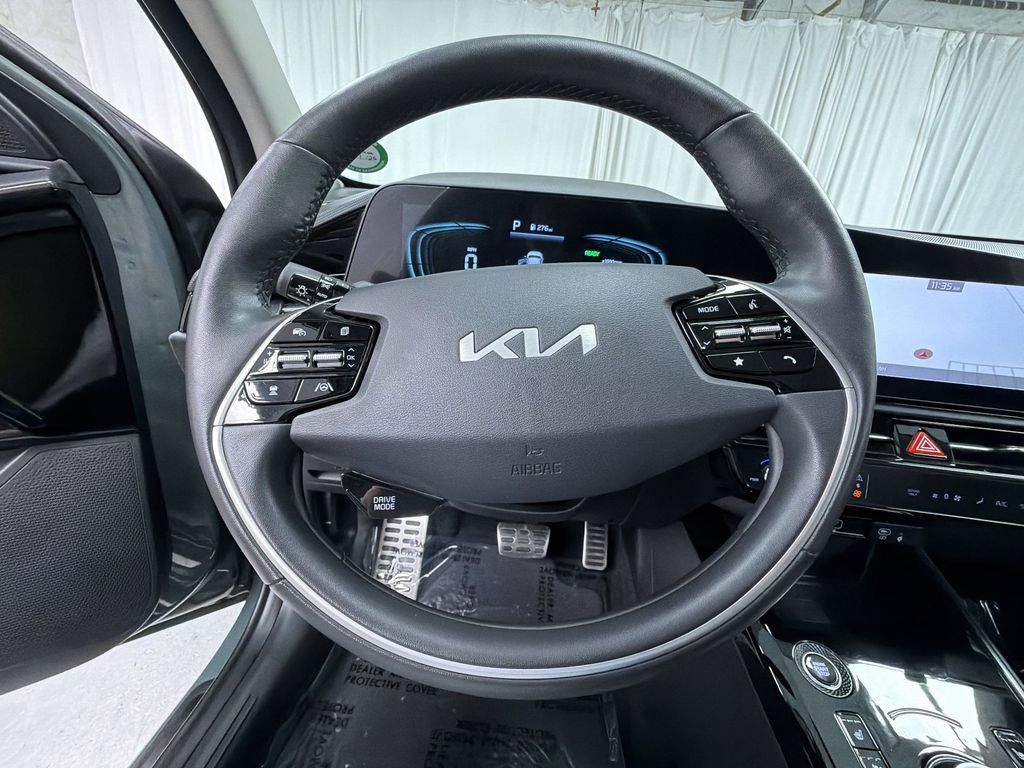 Used 2024 Kia Niro SX Touring FWD image 28