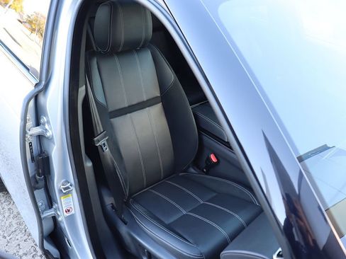 Used 2018 Land Rover Range Rover Velar R-Dynamic SE image 36