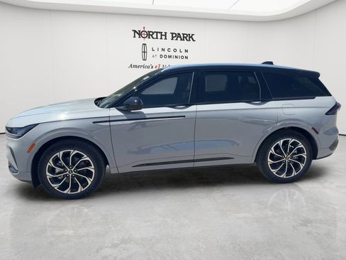 New 2026 Lincoln Nautilus Reserve AWD/4WD image 2