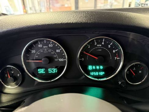 Used 2018 Jeep Wrangler Altitude image 14