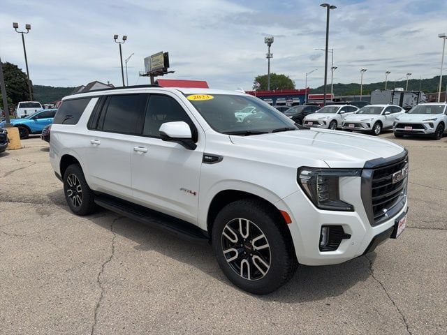 Used 2023 GMC Yukon XL AT4 w/ Technology Package AWD/4WD image 12