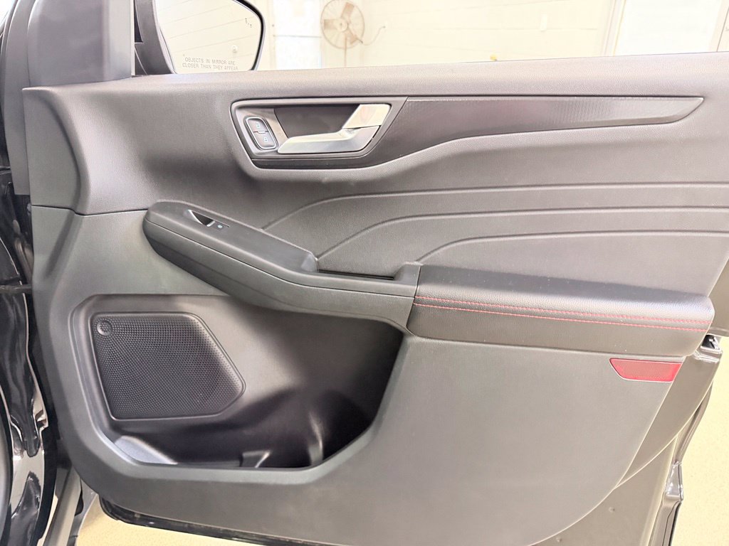 Used 2022 Ford Escape SEL w/ SEL Stealth AWD Package image 39