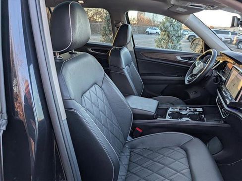 Certified 2025 Volkswagen Atlas SEL Premium R-Line image 13