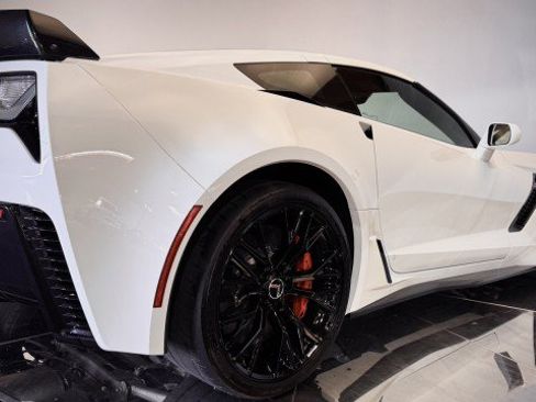 Used 2015 Chevrolet Corvette Z06 w/ 3LZ Preferred Equipment Group RWD image 29