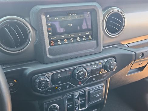Used 2021 Jeep Gladiator Sport AWD/4WD image 19