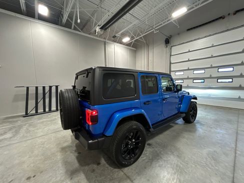 Used 2022 Jeep Wrangler Unlimited Sahara w/ Dual Top Group image 6