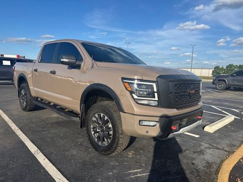 Used 2020 Nissan Titan PRO-4X w/ Pro-4x Convenience Package AWD/4WD image 3