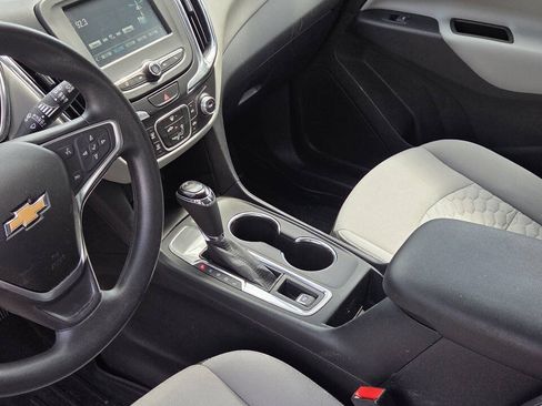 Used 2018 Chevrolet Equinox LS FWD image 7