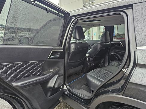 Used 2024 Mitsubishi Outlander SEL image 11