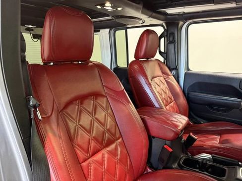 Used 2019 Jeep Wrangler Unlimited Sahara image 24