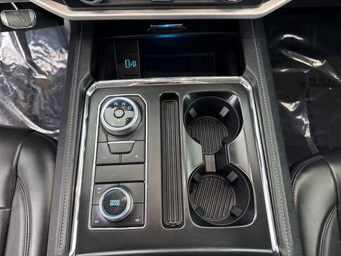 Used 2022 Ford Expedition XLT image 24